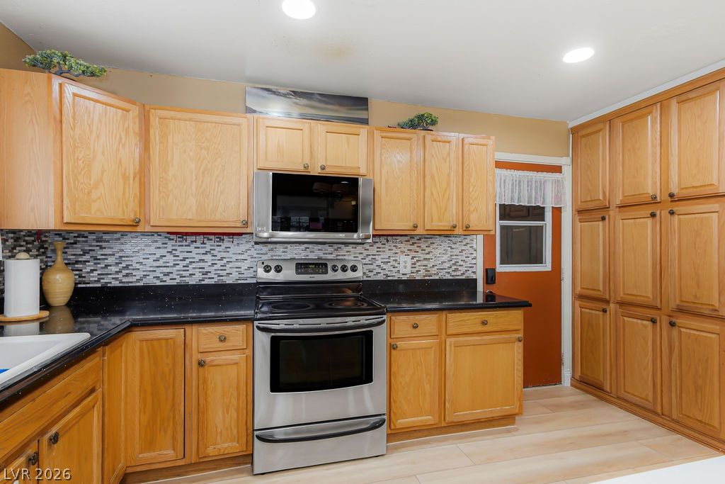 4092 East Harmon Avenue Property Photo 5