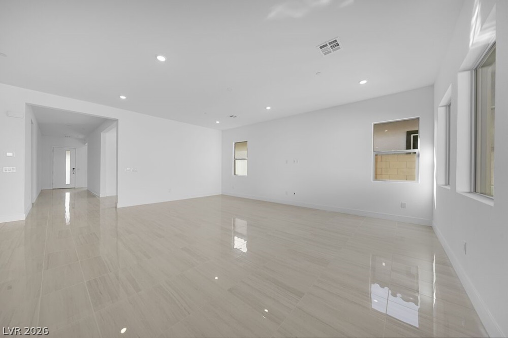 370 Tigullio Avenue Property Photo 10