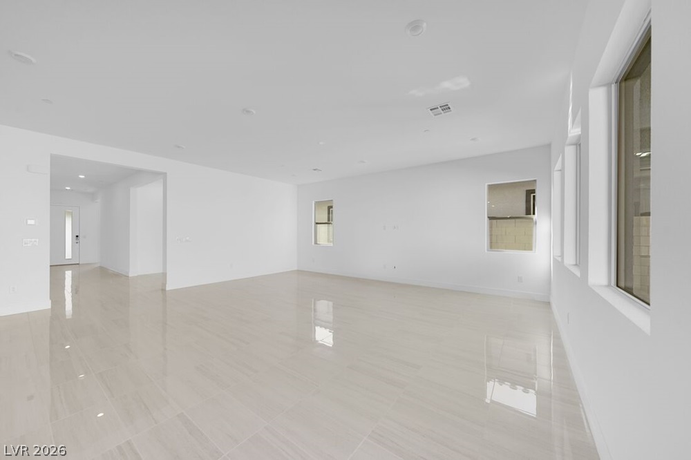 370 Tigullio Avenue Property Photo 11