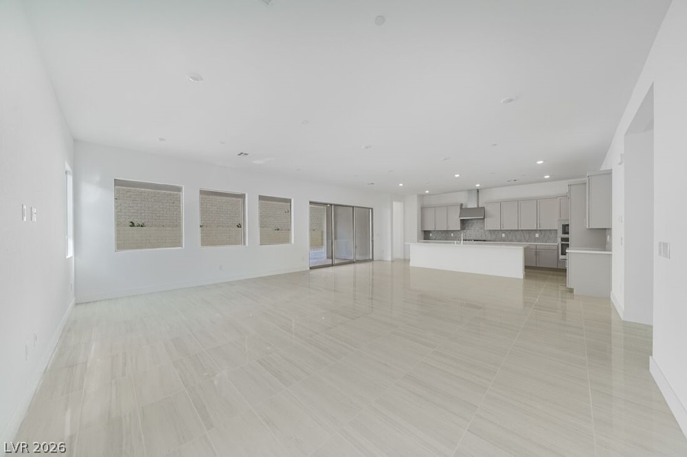 370 Tigullio Avenue Property Photo 12