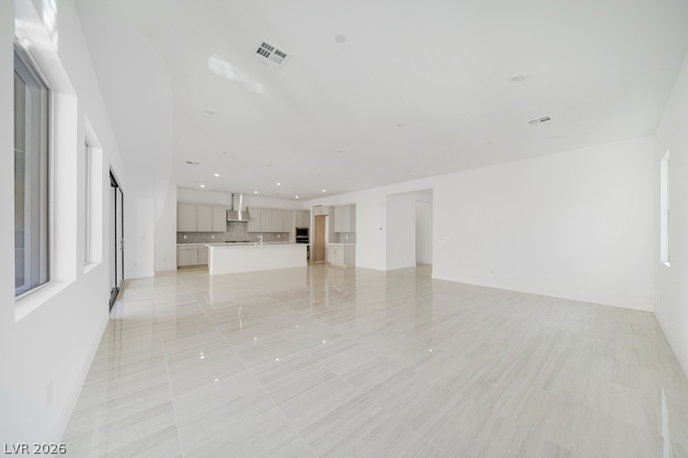 370 Tigullio Avenue Property Photo 13