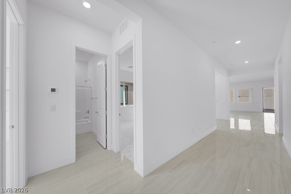 370 Tigullio Avenue Property Photo 14