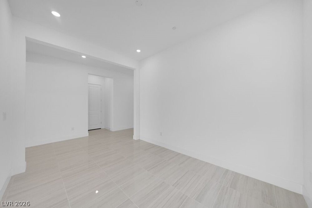 370 Tigullio Avenue Property Photo 15