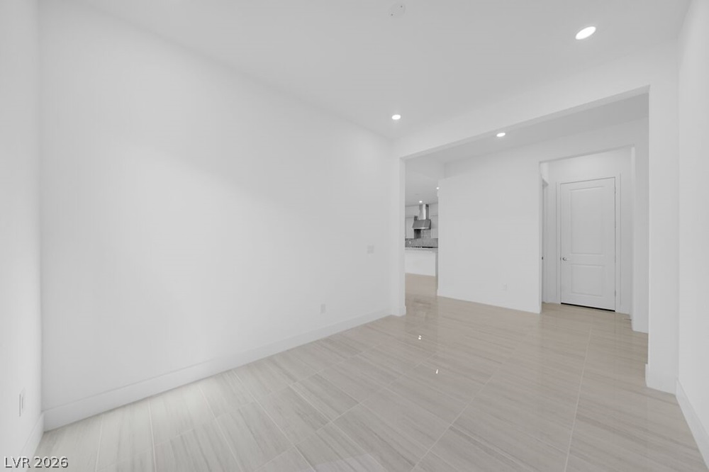 370 Tigullio Avenue Property Photo 16