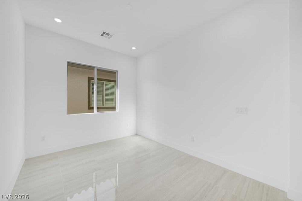 370 Tigullio Avenue Property Photo 17