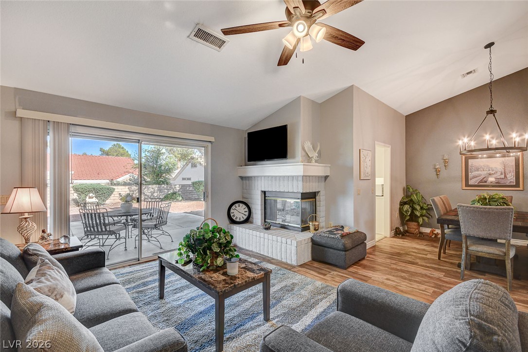 2508 Desert Sands Drive Property Photo 4