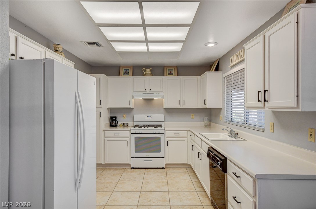 2508 Desert Sands Drive Property Photo 9