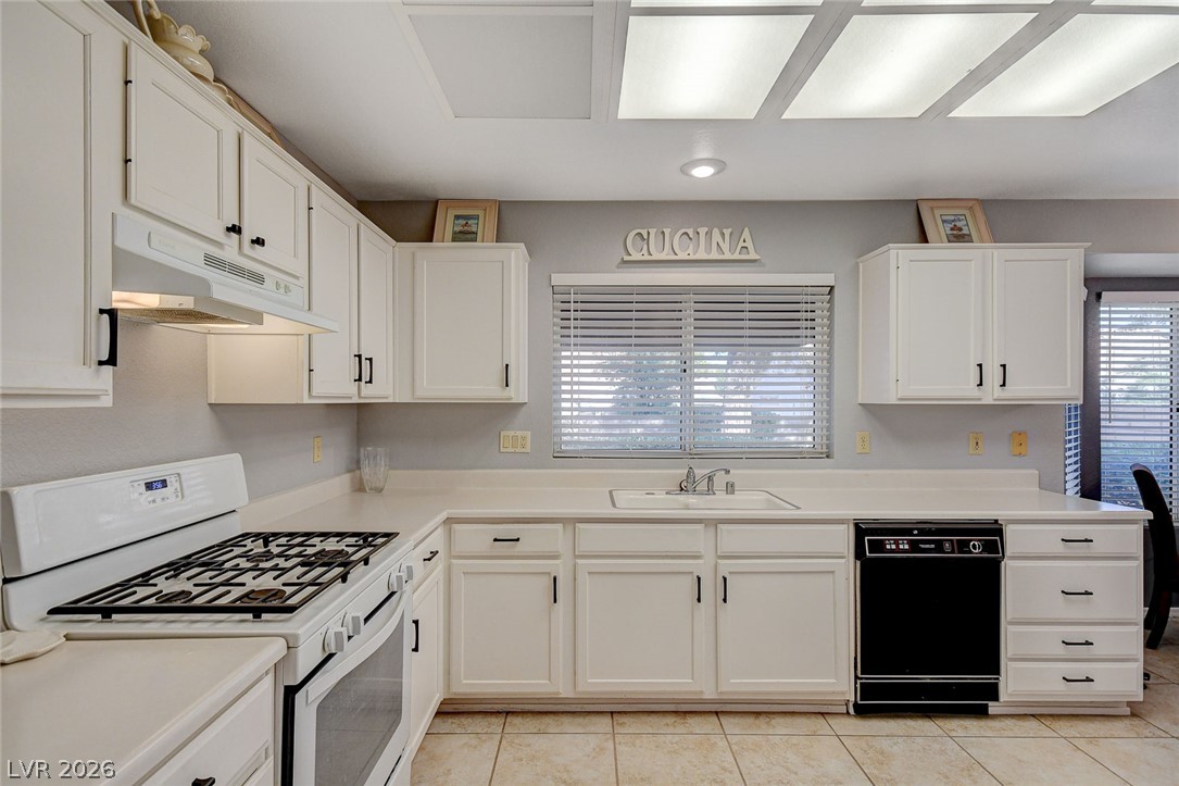 2508 Desert Sands Drive Property Photo 10