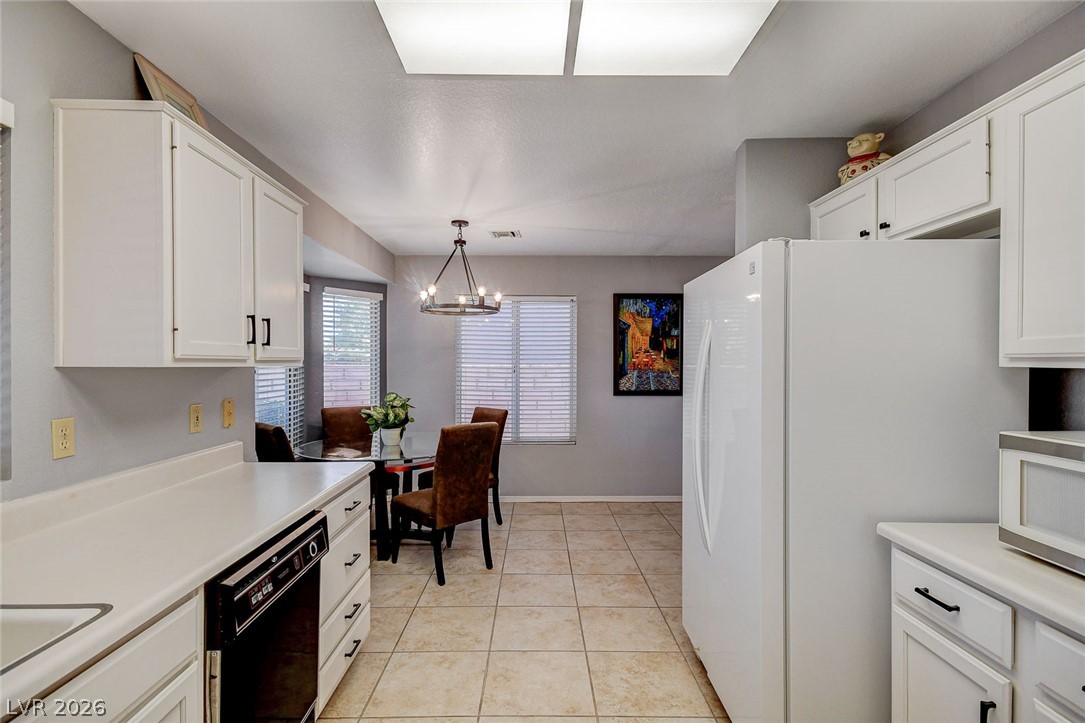 2508 Desert Sands Drive Property Photo 11