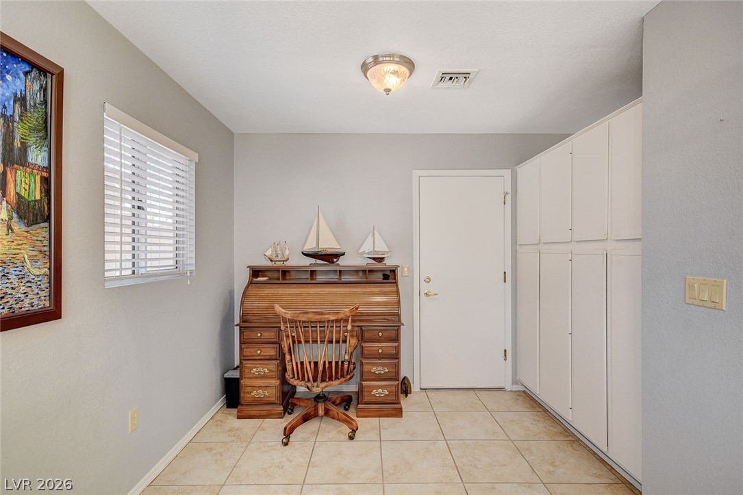 2508 Desert Sands Drive Property Photo 15