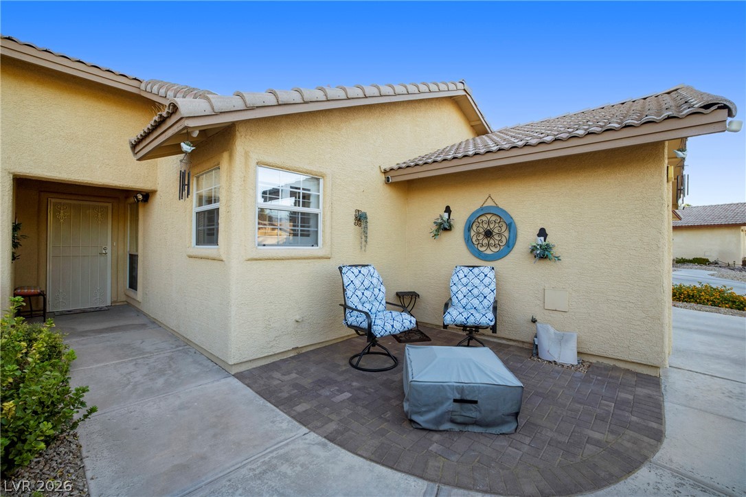 4825 Lawnwood Court Property Photo 3