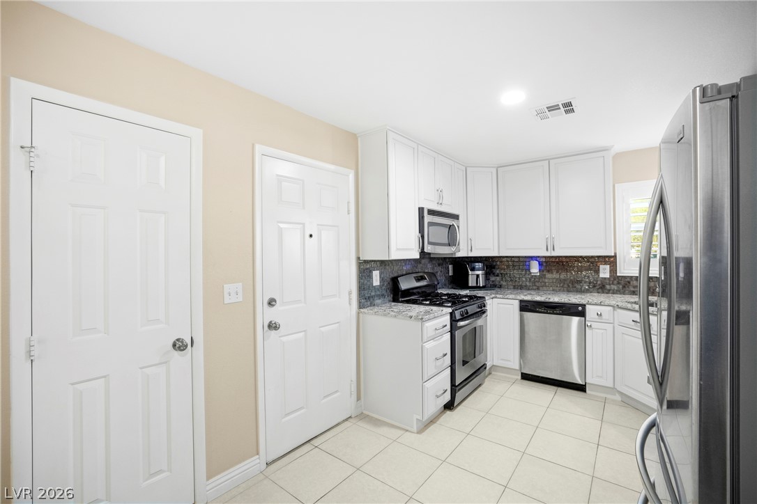 4825 Lawnwood Court Property Photo 11