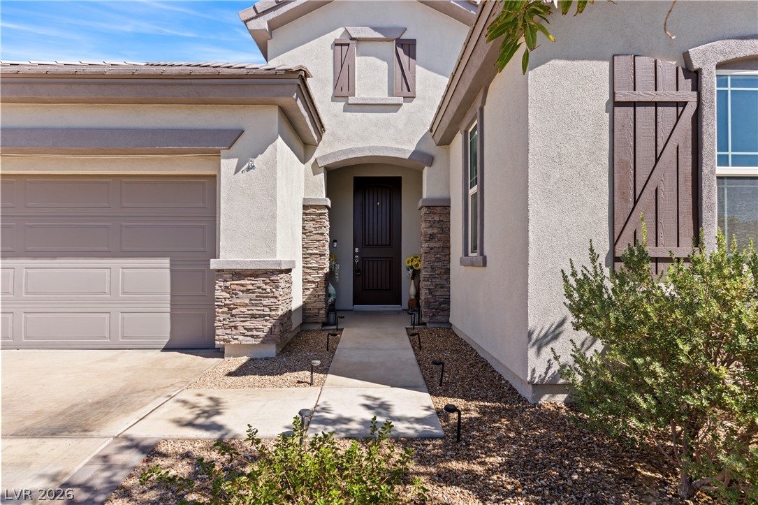 467 Cliffrose Avenue Property Photo 4