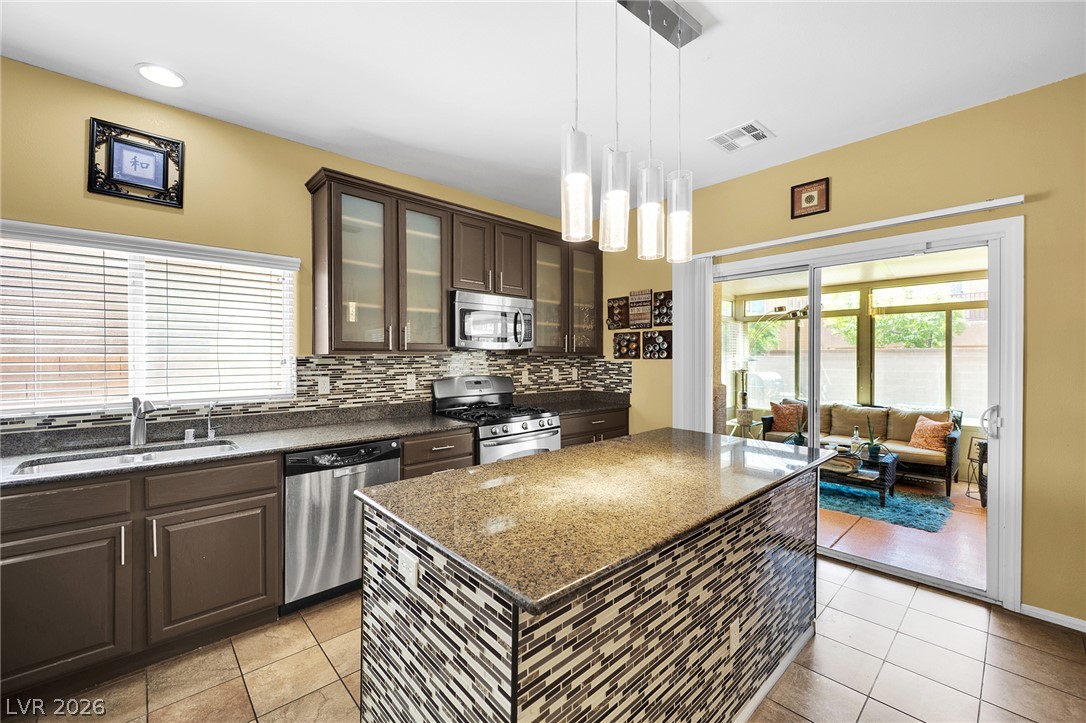 205 Gemstone Hill Avenue Property Photo 2