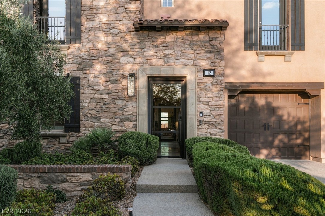 12 Menaggio Court Property Photo 5