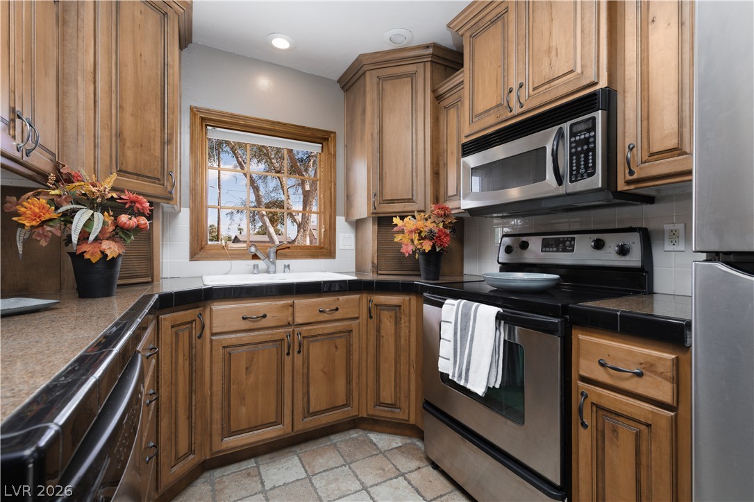 195 West Perkins Avenue Property Photo 15