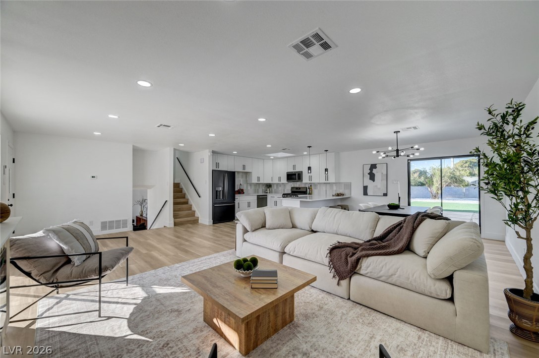 2446 Tournament Street Property Photo 3