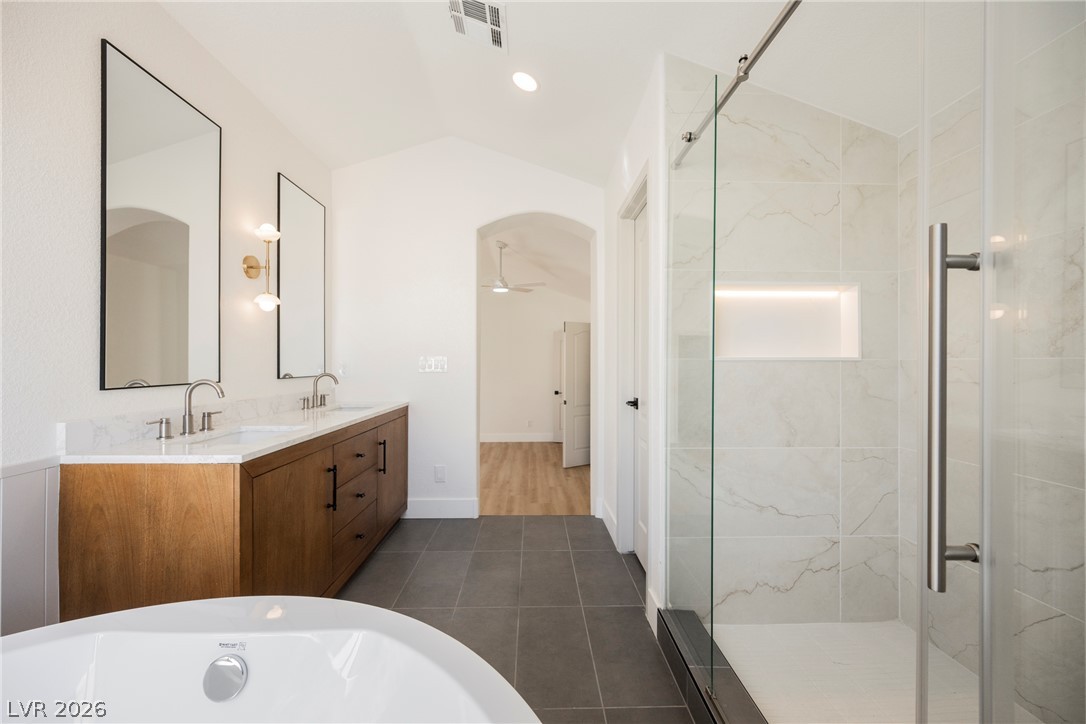2529 Cortina Avenue Property Photo 13
