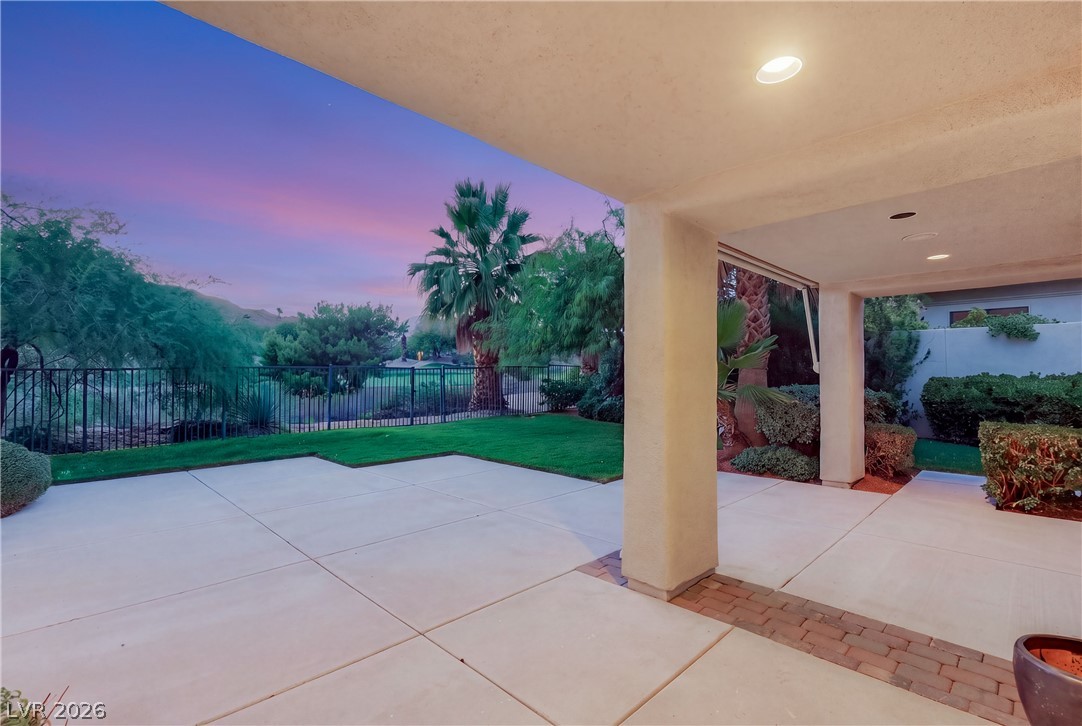 2575 Turtle Head Peak Drive Property Photo 26