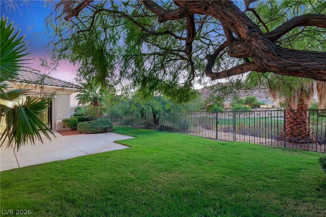 2575 Turtle Head Peak Drive Property Photo 27