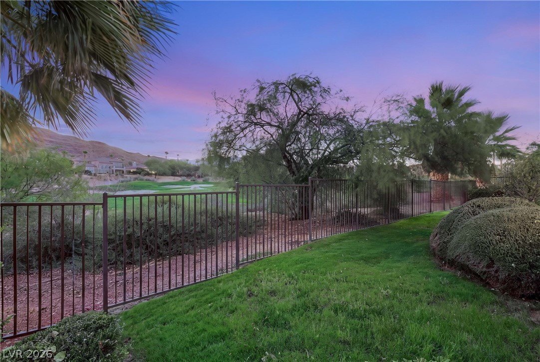 2575 Turtle Head Peak Drive Property Photo 28