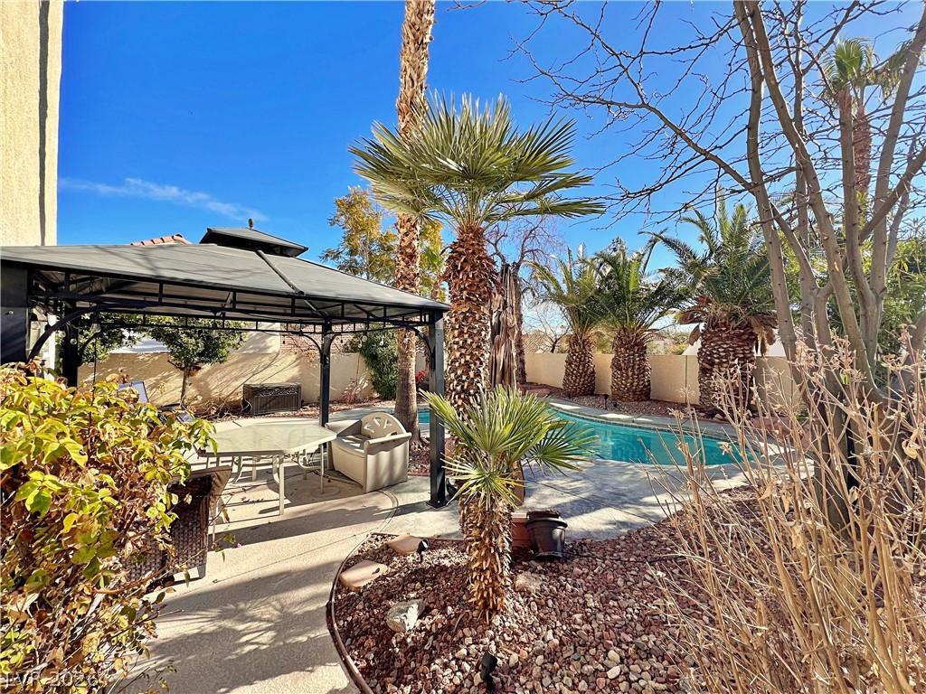 1828 Derbyshire Drive Property Photo 2