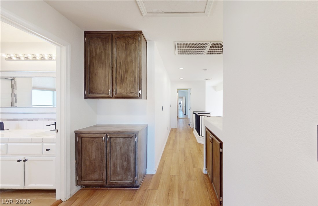 1828 Derbyshire Drive Property Photo 34