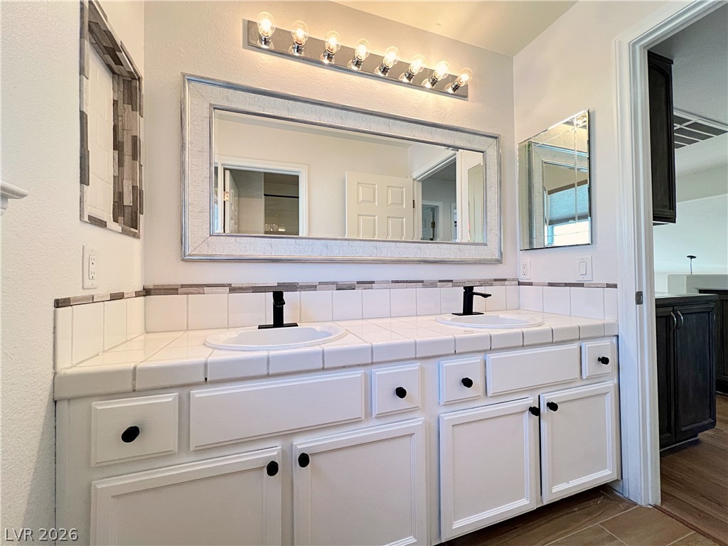 1828 Derbyshire Drive Property Photo 39