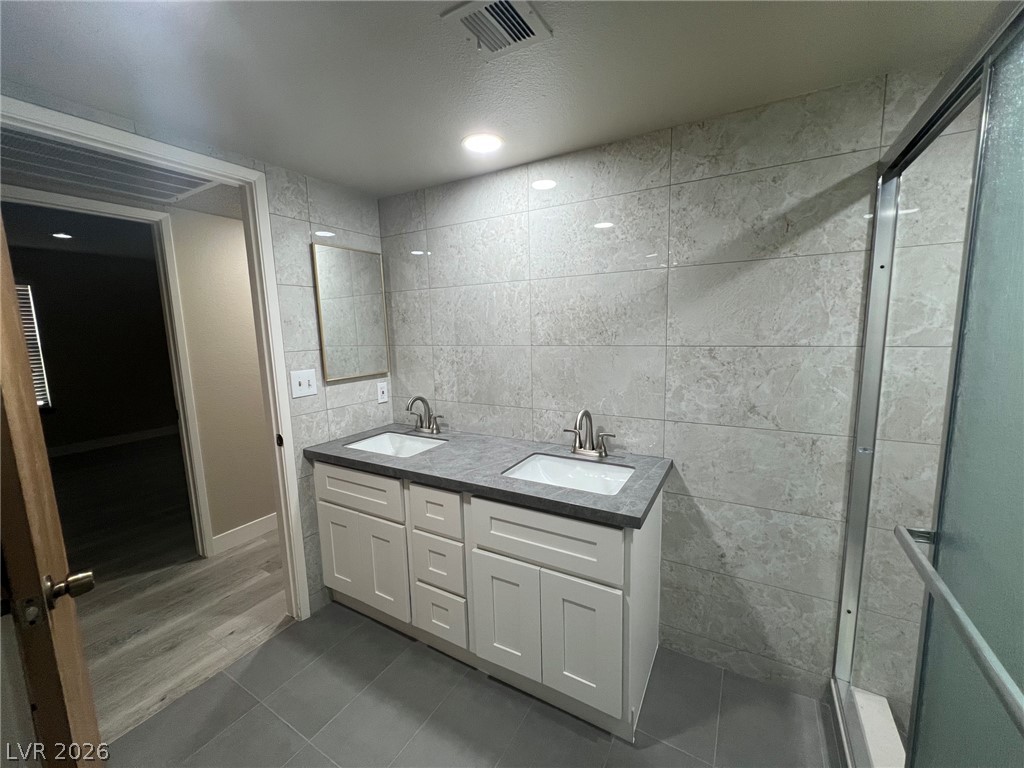 6161 West Oakey Boulevard A Property Photo 8