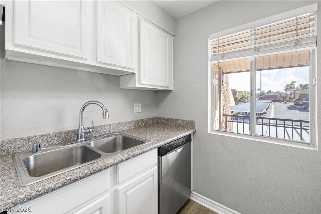 5061 River Glen Drive 80 Property Photo 6