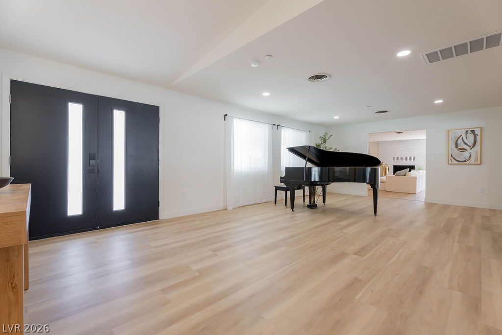 2106 West Oakey Boulevard Property Photo 4