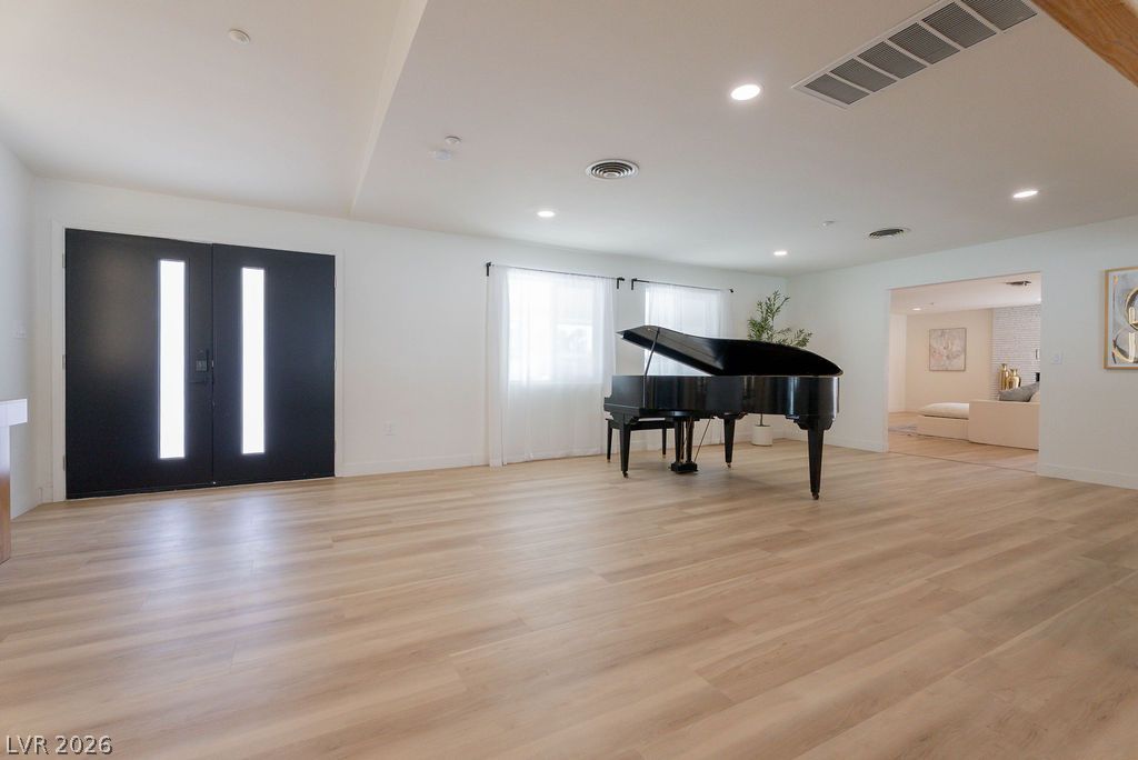 2106 West Oakey Boulevard Property Photo 6