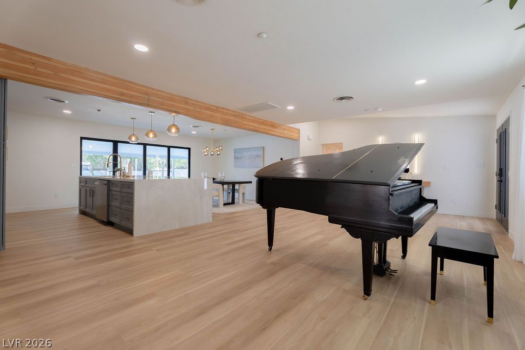 2106 West Oakey Boulevard Property Photo 8