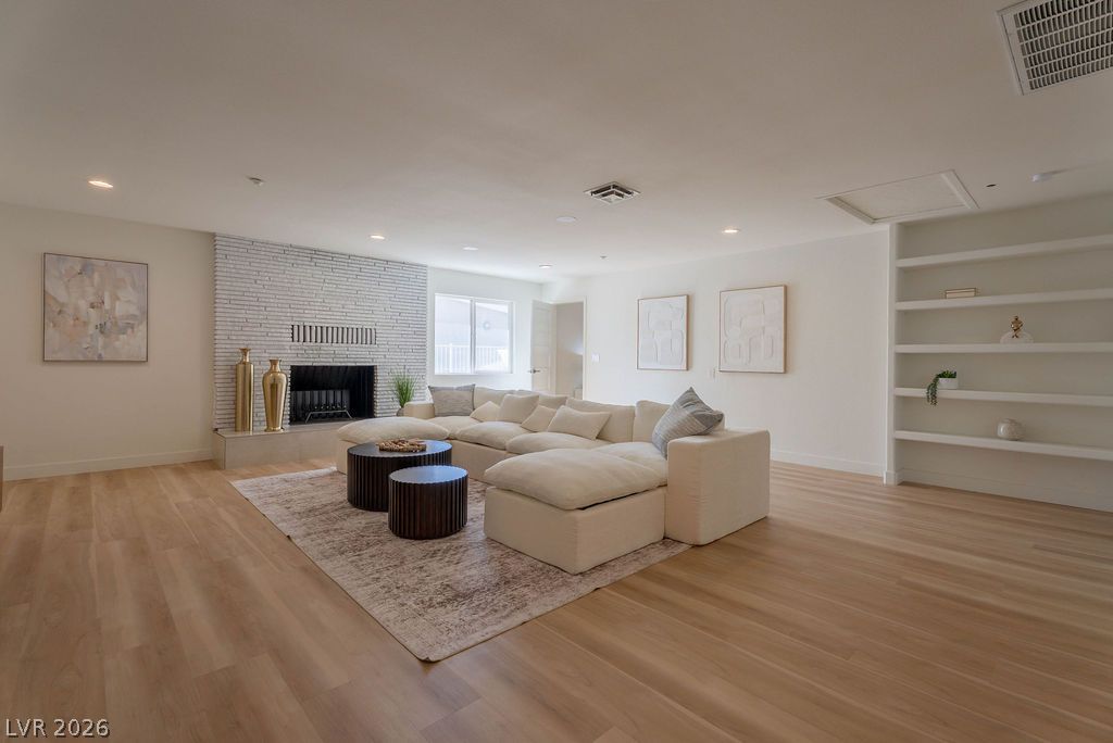 2106 West Oakey Boulevard Property Photo 16