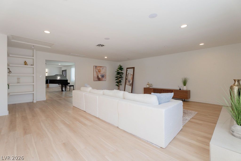 2106 West Oakey Boulevard Property Photo 18