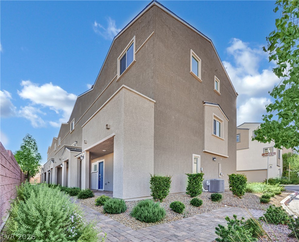 3558 Reserve Court Property Photo 1