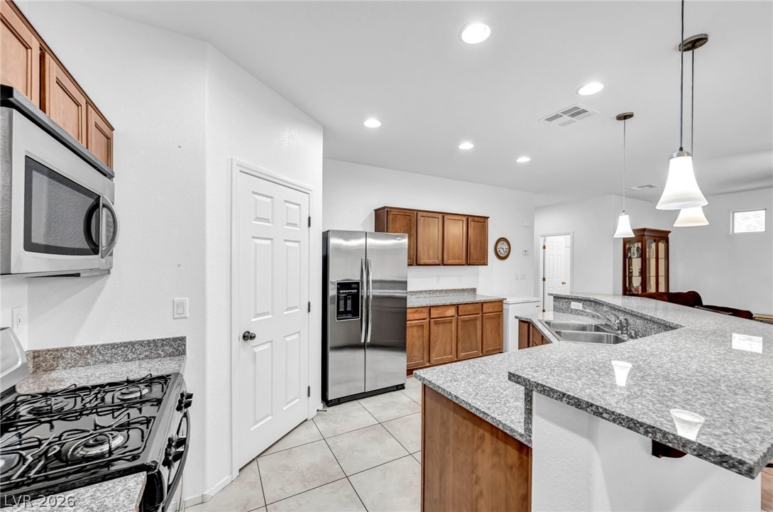 7576 Shiny Bangle Court Property Photo 5