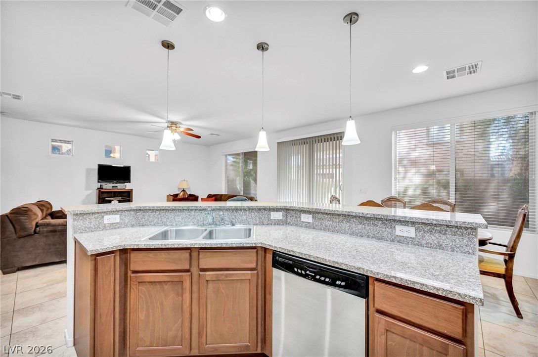 7576 Shiny Bangle Court Property Photo 6