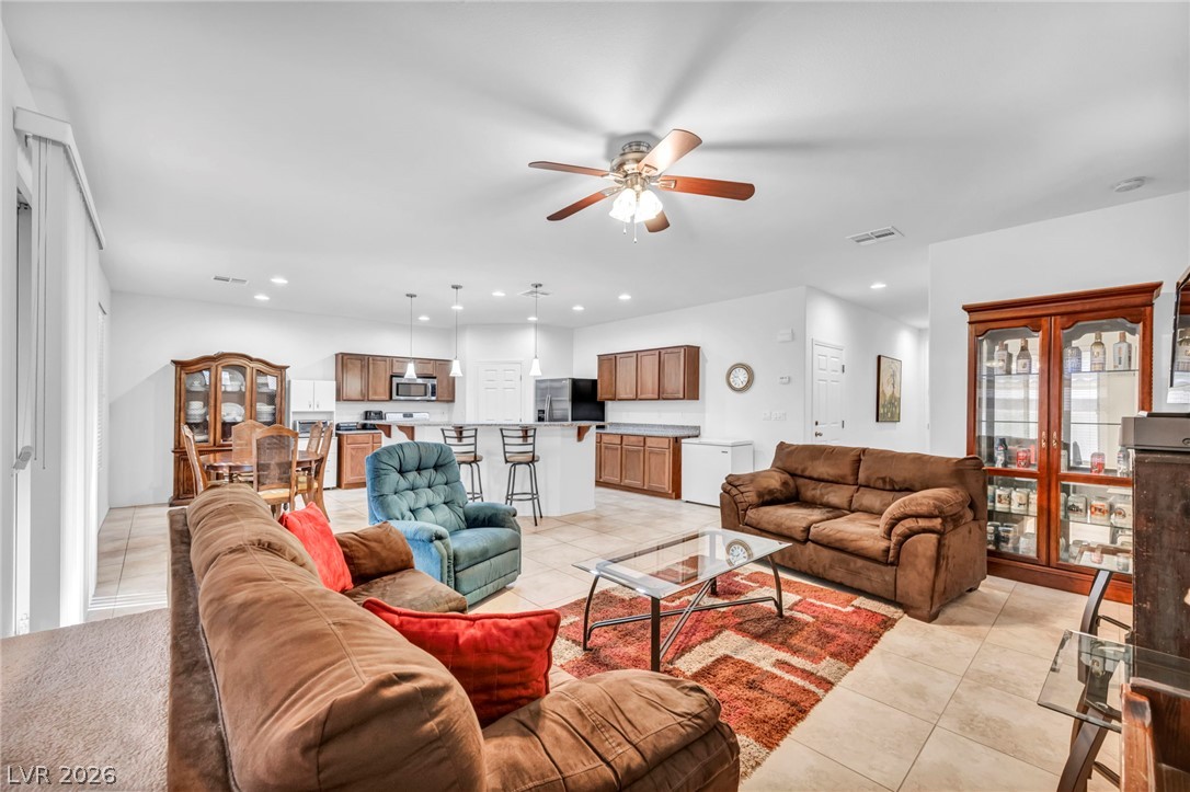 7576 Shiny Bangle Court Property Photo 12