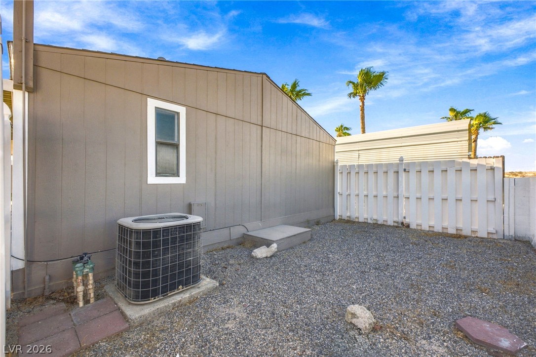 1639 Granada Street Property Photo 32