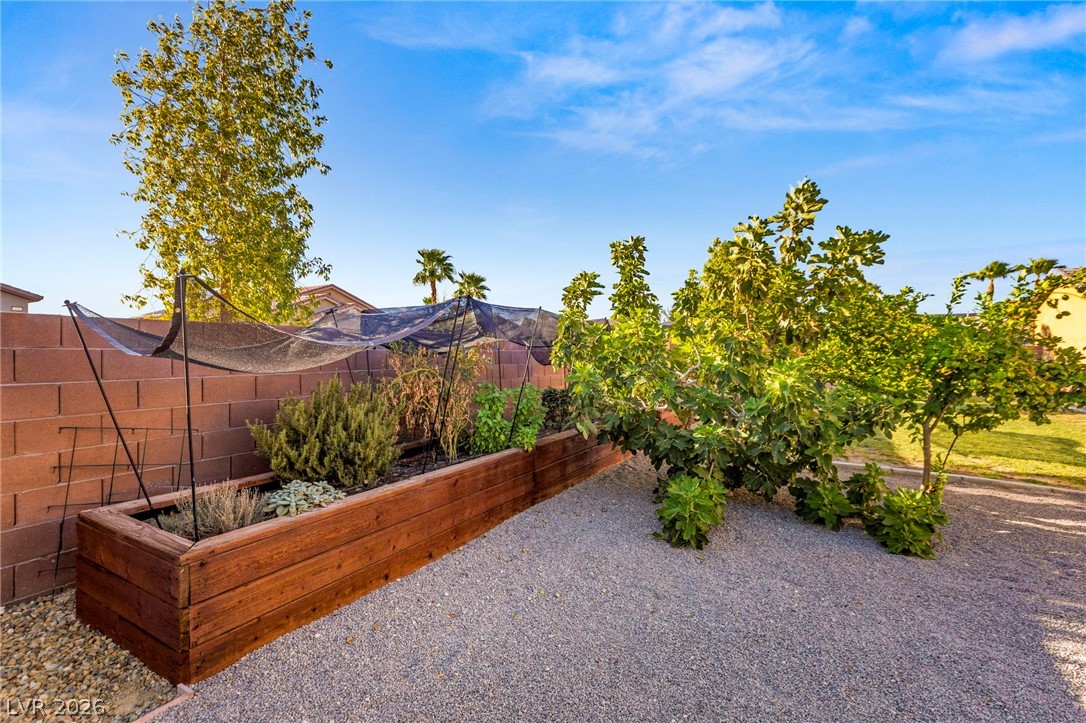 327 Castle Wynd Avenue Property Photo 14