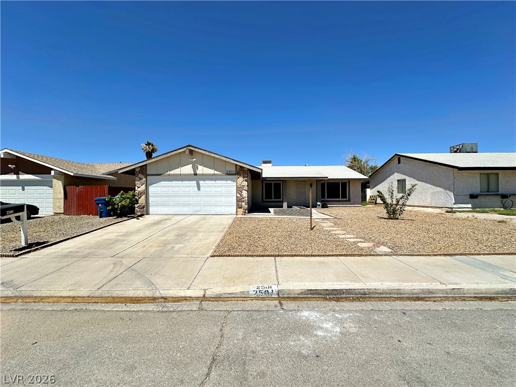 2501 Oak Glen Way Property Photo 1