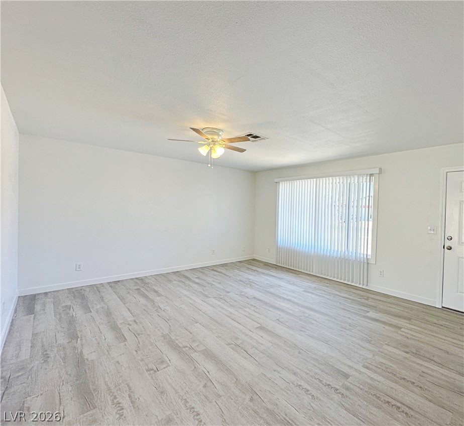 2501 Oak Glen Way Property Photo 2