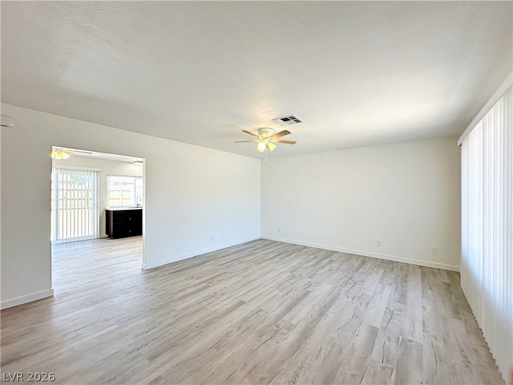 2501 Oak Glen Way Property Photo 4
