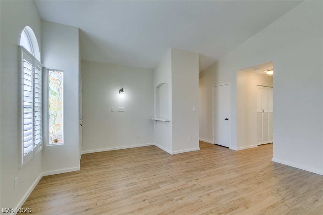 7749 Kasmere Falls Drive Property Photo 6