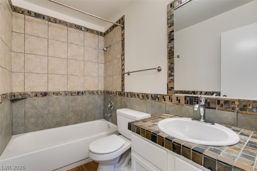 7749 Kasmere Falls Drive Property Photo 34