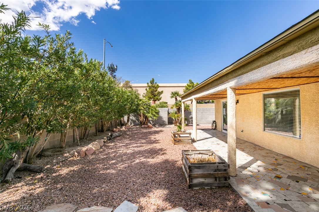 7749 Kasmere Falls Drive Property Photo 44