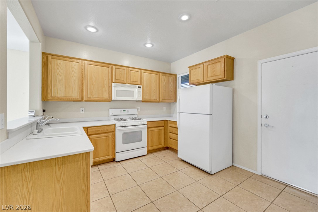 2557 Corvus Street Property Photo 4