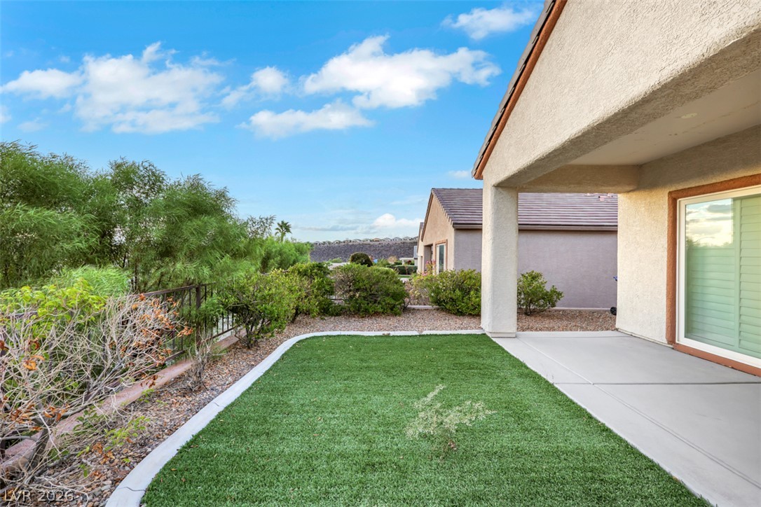 2557 Corvus Street Property Photo 32