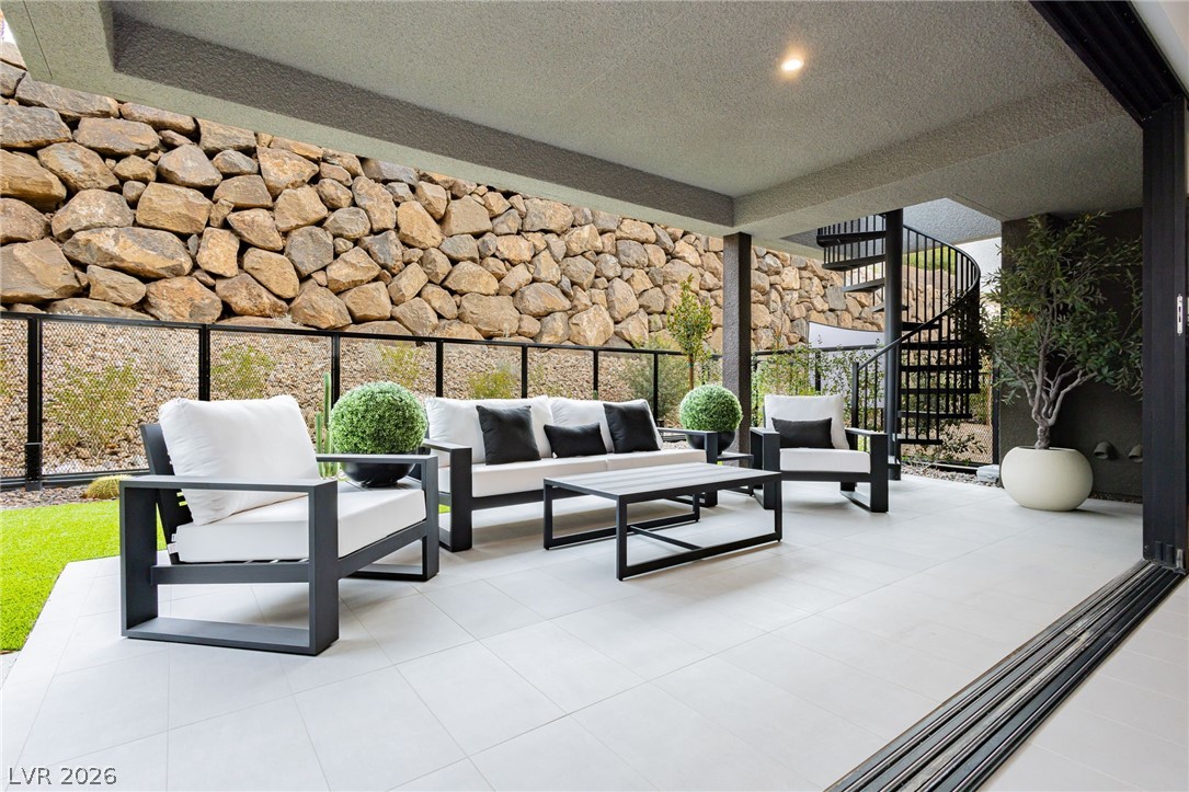 13 Promenade Isle Lane Property Photo 17